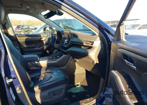 2021 Toyota Highlander Xle z USA, uszkodzony, nr VIN 5TDGZRBH0MS524733